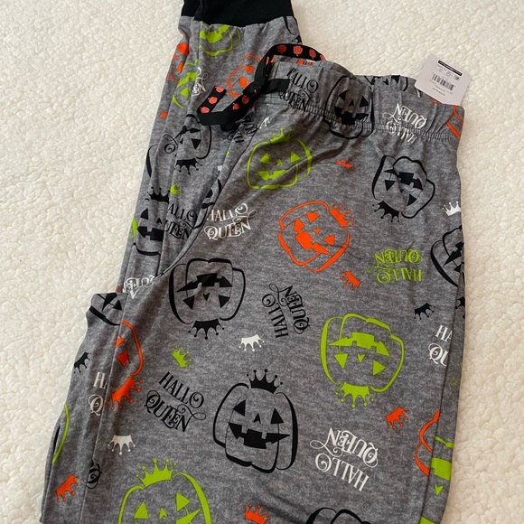 🆕 Halloween Jogger “Hallo Queen” Pajama PJ Pants - Picture 6 of 9